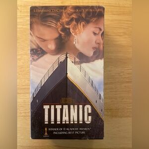 Titanic VHS 1997, 2 Tape Set, pre-owned Leo DiCaprio Kate Winslet James Cameron